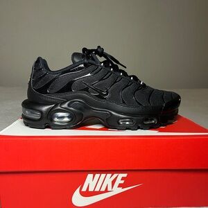 Nike Air Max Plus Women’s Sneakers